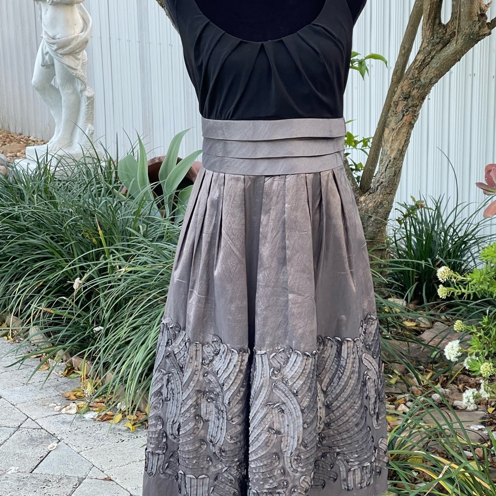 Dress - Picture 5 of 9